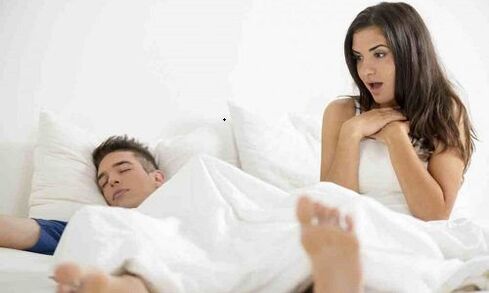 Un bărbat cu prostatită este sfătuit să facă sex în timp ce își menține o erecție